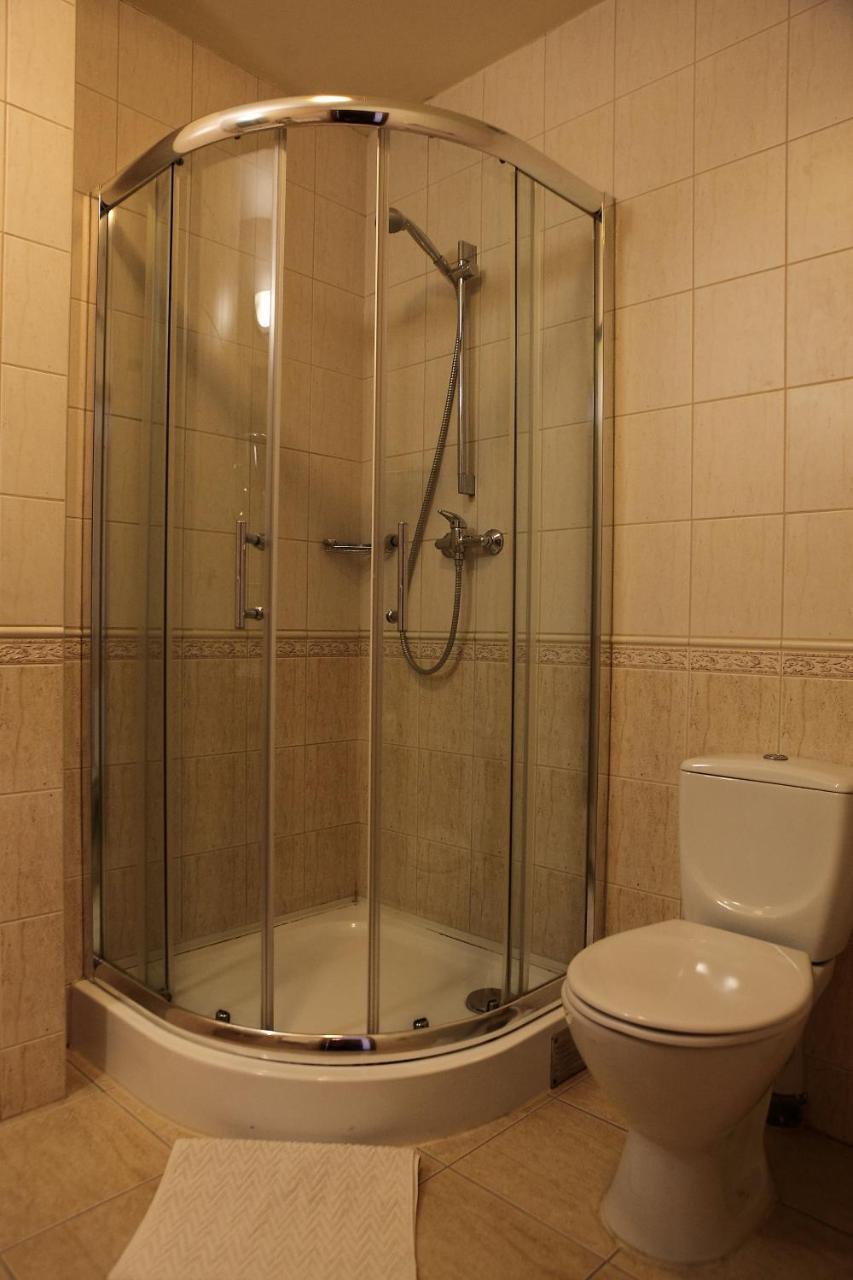Katrina Aparthotel Ostrzeszów Exteriör bild