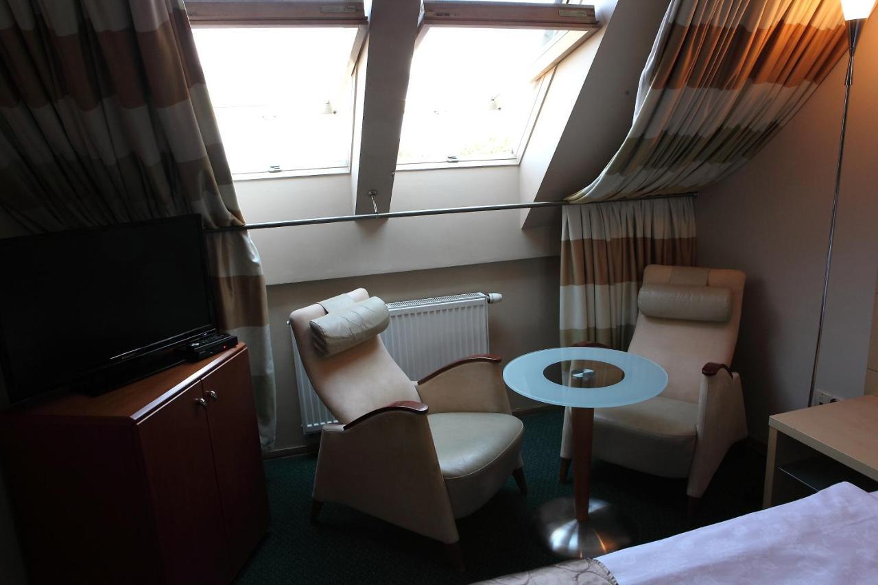 Katrina Aparthotel Ostrzeszów Exteriör bild
