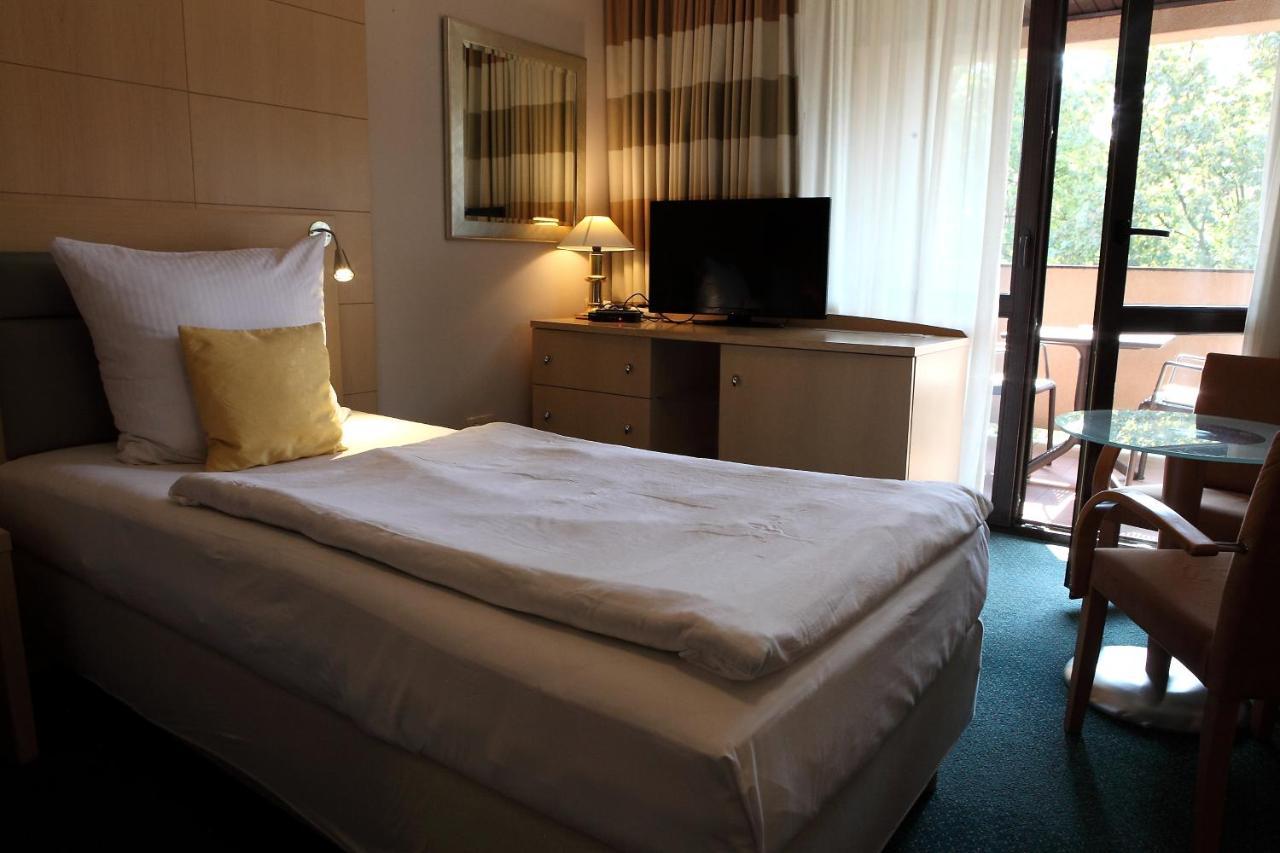 Katrina Aparthotel Ostrzeszów Exteriör bild